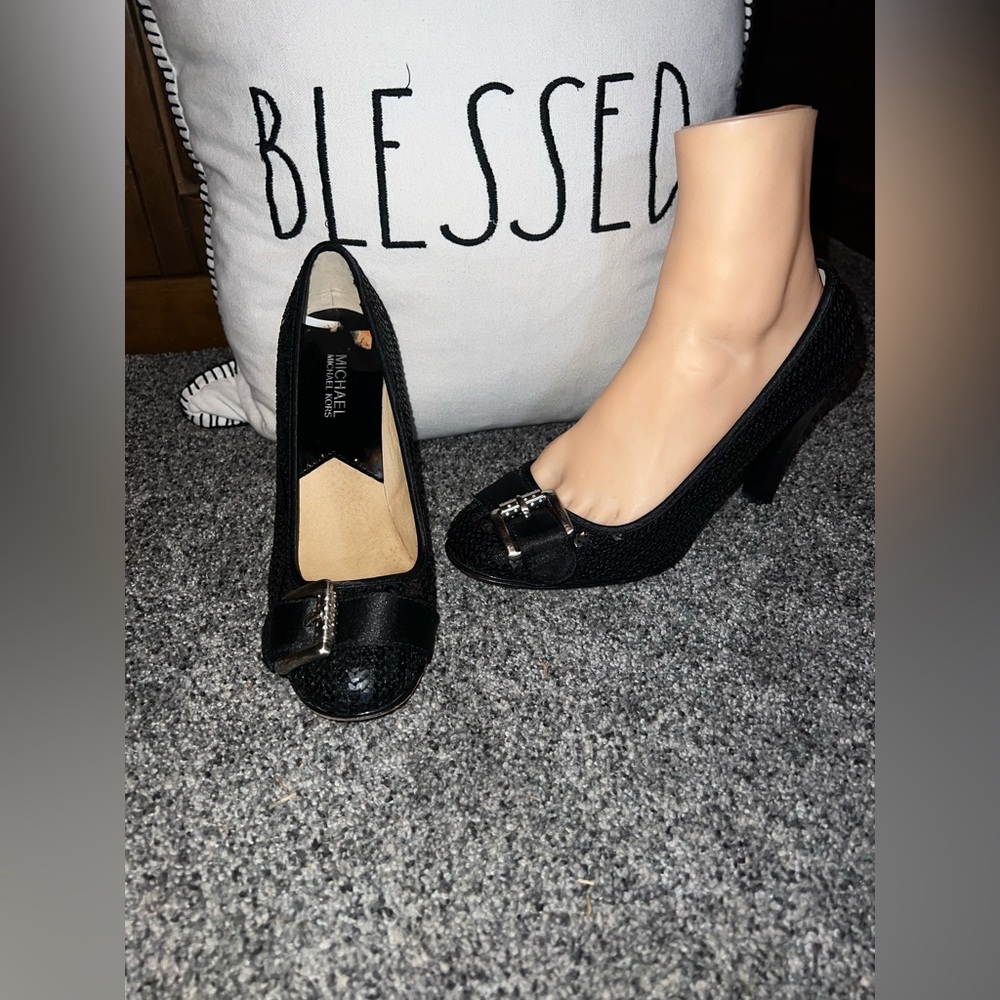 Beautiful Michael Kors black sequins high heels Sz 7.5